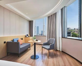 Vyluk Hotel Changsha Wuyi Square Huangtuling Metro Station - Changsha - Living room