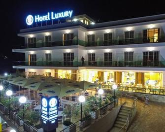 Hotel Luxury - Ksamil - Building
