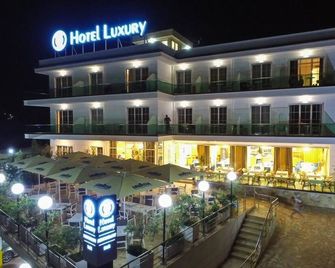 هوتل لاكشري - Ksamil - مبنى