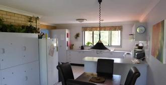 The Edge Guest Rooms - Lismore - Dining room