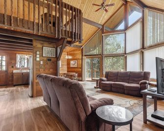 Pactola Escape Cabin Atv Trails Close! - Rapid City - Living room