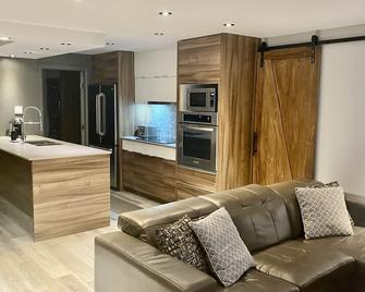 Zen2 Stylish Modern/Rustic Apartment in the Heart of Nature - Saint-Zénon - Sala de estar