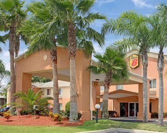 Super 8 by Wyndham Daytona Beach - Daytona Beach - Bygning