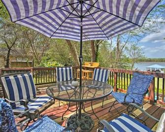 Welcome to Your Summer Retreat by the Lake! - Coffee City - Balcón