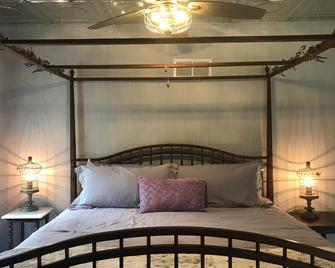 Wild Wisteria - Chadds Ford - Bedroom