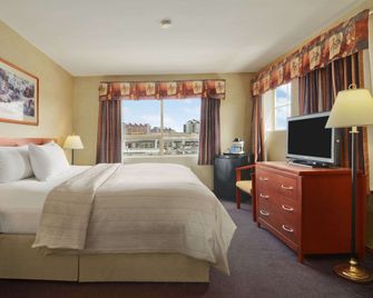 Days Inn by Wyndham Vancouver Airport - Richmond - Sypialnia