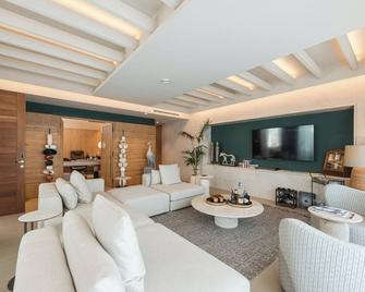 Folie Marine Hotel & Beach Club - Himarë - Sala de estar