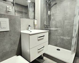 Hotel Quellenhof - גריינאו - חדר רחצה