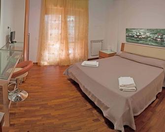 La Fiera Guesthouse - Fiumicino - Phòng ngủ