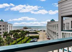 391 Ocean View Beach Front Condo /Beach Front/Heated Pool - Galveston - Balcón