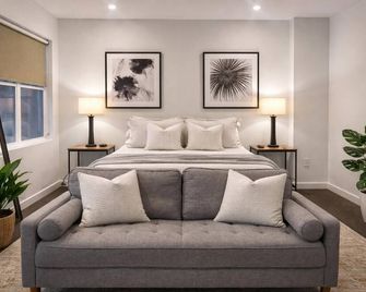 Daniella's Suites - Peabody - Huiskamer