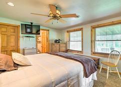 Family Home with Hot Tub - Walk to Johnson Lake! - Elwood - Bedroom