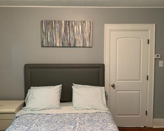 3 Bedroom House in Pontiac near Auburn Hill, Palace DTE Energy - Pontiac - Bedroom