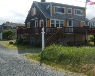 Private Beach Hidden Gem - Sandwich - Building