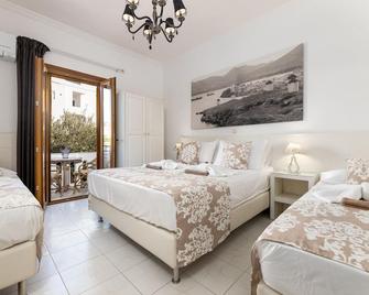 Panos Luxury Studios - พาริเคีย - ห้องนอน
