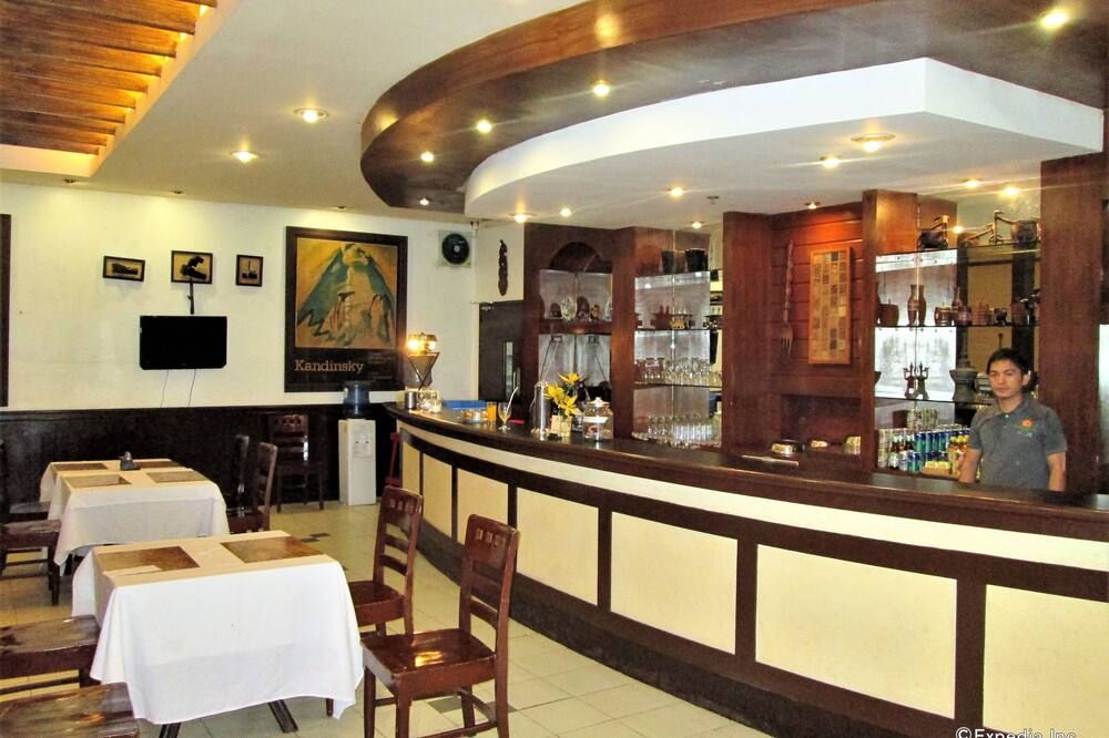 كانتري فيليدج هوتل