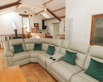 Greenheart Cottage, Pet Friendly, With Hot Tub In Pontrhydyfen - Port Talbot - Living room