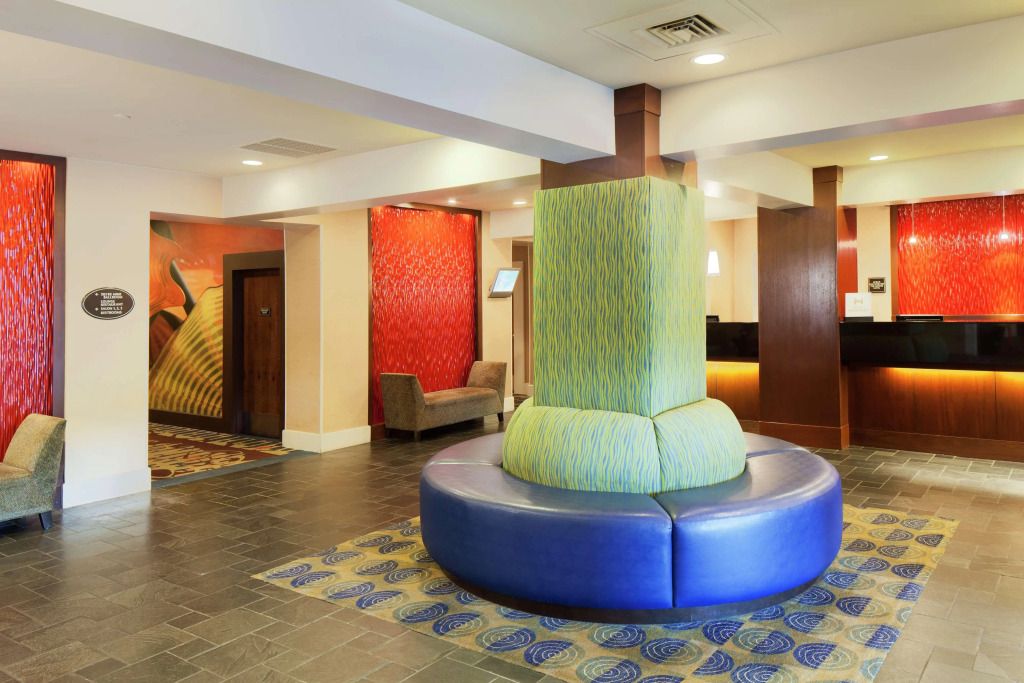 DoubleTree by Hilton Hotel Norwalk - Норволк - Лоббі