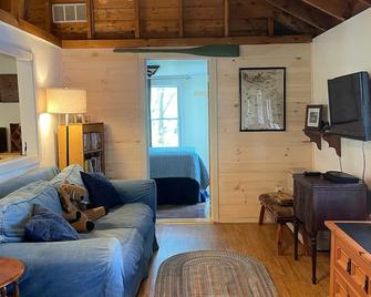 Waterfront Cabin on Quiet Lake - Dexter - Sala de estar
