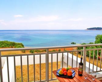 Maranton Beach Hotel - Kinira - Balkon