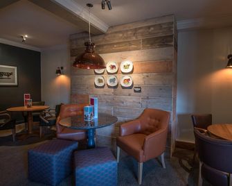 Premier Inn Walsall - M6 J10 - Walsall - Lounge