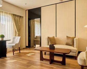 Shulem Boutique Hotel - Dimāpur - Living room