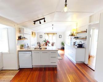 George's Homestead - 3 Bed Private Country Cottage - Gayndah - Cocina