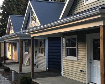 Colchester cottages a stones throw away from beaches, wineries, marina, parks. - Essex - Building