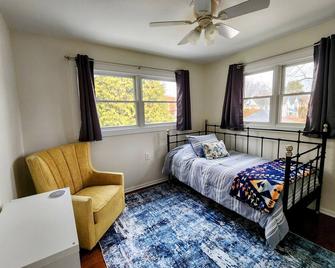 Exquisitely renovated Doylestown Borough historic home - Doylestown - Bedroom