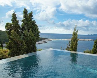 Emelisse Nature Resort - פיסקארדו - בריכה