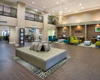 Hampton Inn & Suites Fort Myers Beach/Sanibel Gateway - Fort Myers Beach - Лоббі