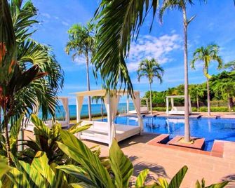 Beautiful apt on the beach, with wonderful cross breezes to keep you cool - El Farallón del Chirú - Pool