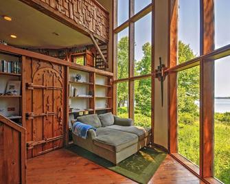 Dragonwood Castle on Waterfront with Stunning View - Prospect Harbor - Sala de estar