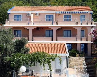 Apartmani Nica - Sveti Stefan - Gebäude