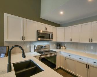 Marble Canyon - Fairmont Hot Springs - Kitchen