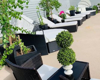 Stratus Suites Boutique Hotel - Killeen - Innenhof