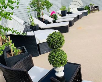 Stratus Suites Boutique Hotel - Killeen - Innenhof