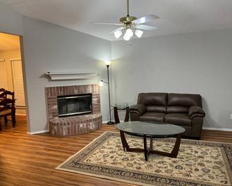 Cozy Keller Home - Keller - Living room