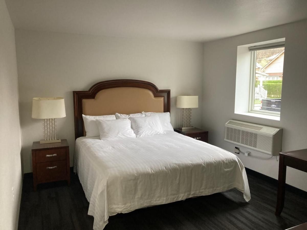 Elker Inn & Suites