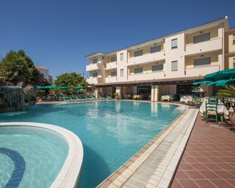 Residence Marina Palace - Orosei - Zwembad