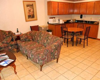 Budgetel Inn- Decatur - אטלנטה - סלון
