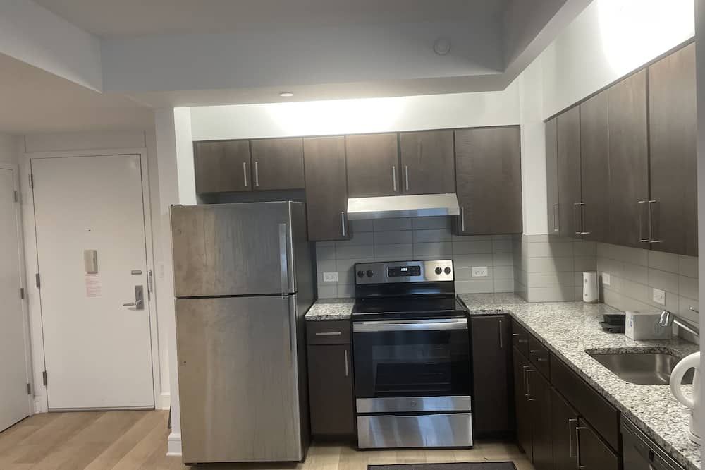 2 Bedroom And 1 Bathroom Unit in Forest Hills , Queens, New York - קווינס - מטבח