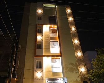 Jay and Jas Hotel - Tirupati - Κτίριο