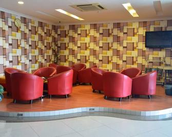 Sai Villa Hotel Near Klia & Klia2 - Kampung Baharu Nilai - Area lounge