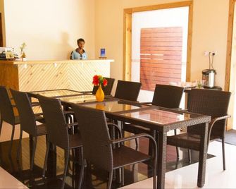 Hotel Alaka At Maafushi - Maafushi - Dining room
