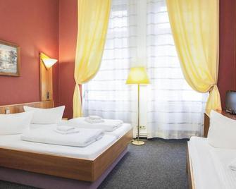Hotel-Pension Insor - Berliini - Makuuhuone