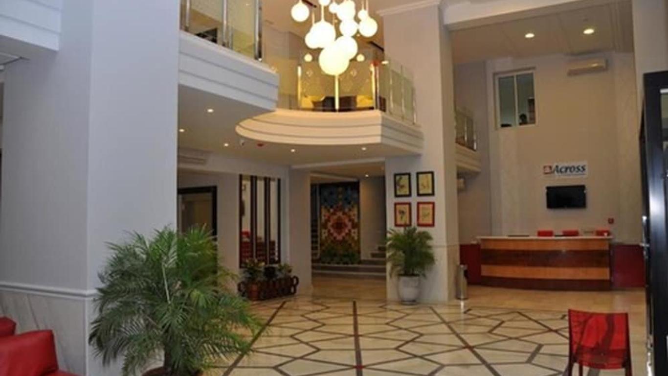 فندق و سبا اكروس