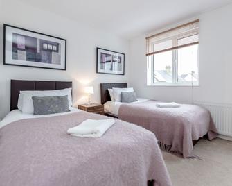 Royal Apartments - West Drayton - Bedroom