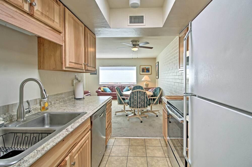 Green Valley Townhome w/ Patio & Resort Amenities - Green Valley - Kitchen