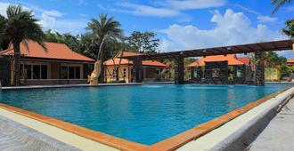 Pueanjai Resort and Restaurant - Chumphon - Pool